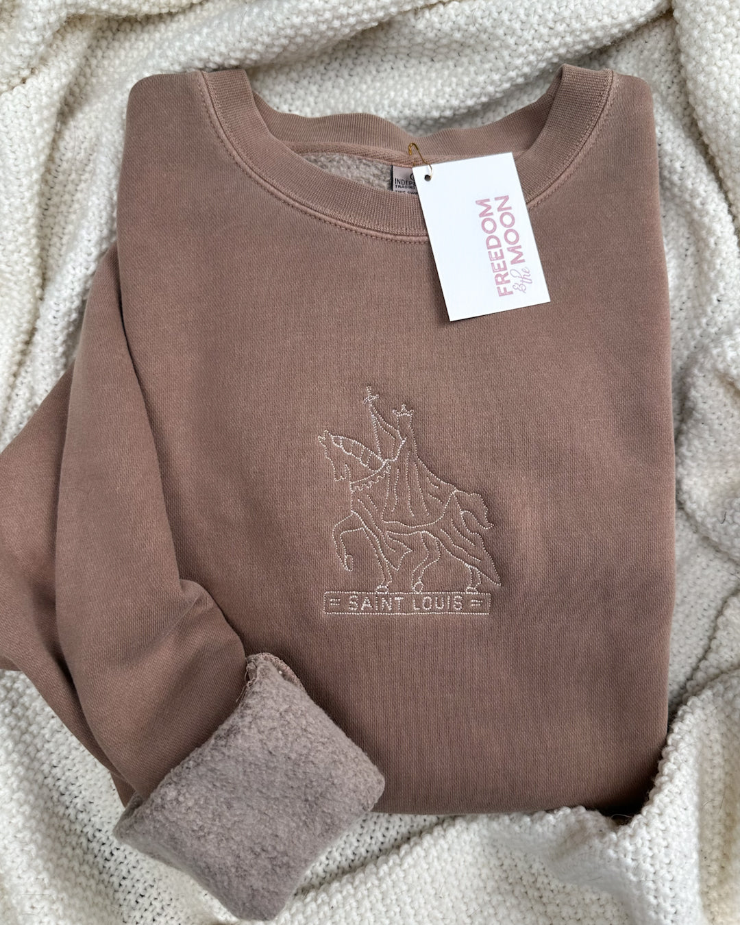 saint Louis statue embroidered crewneck